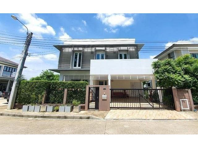 PPL13 ขายบ้านเดี่ยว 2 ชั้น หมู่บ้านเดอะ แพลนท์ เอสทีค พัฒนาการ 38 หลังมุม ตกแต่งเหมาะอยู่อาศัย บ้านหันหน้าทิศเหนือ