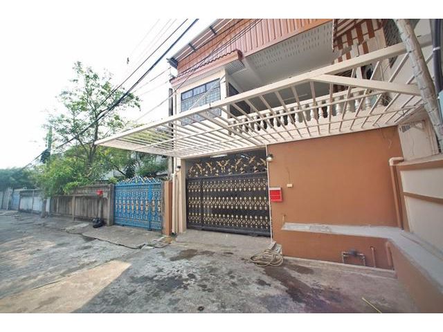 เซ็นทรัลพระราม9 MRT 2ชั้น 58ตรว.460ตรม. 6นอน