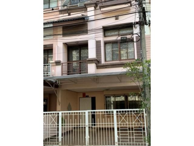 ให้เช่าทาวน์โฮม 3 ชั้น บ้านกลางเมืองลาดพร้าว 71