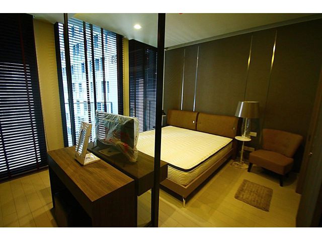ให้เช่า Noble Ploenchit condo ห้องมุม ชั้น10 ขนาด 48 ตร.ม ราคา 32,000 บาท * ES06-0186  *