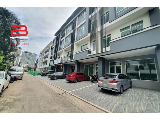 HOME OFFICE ใหม่ 4 ชั้น มือ 1 หรู สวย ทำเลถนนรัชดา พท.ใช้สอย 308 ตรม. 600 เมตรถึงสถานีรถไฟฟ้าใต้ดิน (สถานีสุทธิสาร) เนื้