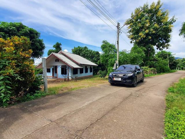 ขายที่ดิน 307 ตรว.แถมบ้านฟรี!  (เฉลี่ย 2900/ตรว) ขายถูกกว่าที่ดินเปล่า อยู่ในเขตเทศบาล ต.แม่หอพระ อ.แม่แตง