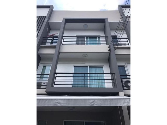 DT30ให้เช่าทาวน์โฮม  บ้านกลางเมืองสุขุมวิท77 เฟอร์นิเอร์ครบพร้อมอยู่ 20ตรว 178ตรว 3นอน 3น้ำ  ติดต่อคุณ สมศักดิ์ Tel: 098
