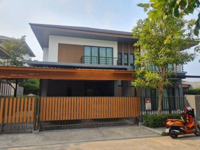 PR757ขายและให้เช่าซอย เฉลิมพระเกียรติ40/1 หมู่บ้าน ลุมพินี สวนหลวง ร9 บ้านสวยใหม่ อายุบ้าน 4 ปี