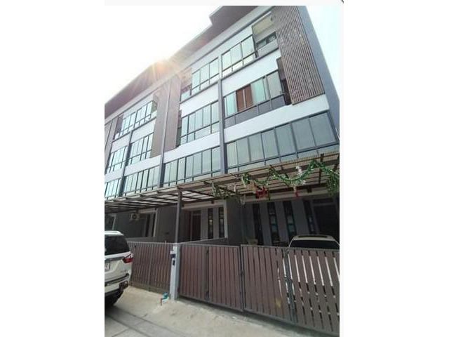 ให้เช่าและขายทาวน์โฮม 4 ชั้น เมโทร  ลาดพร้าว 91