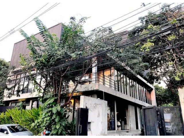ให้เช่าและขายอาคารสำนักงาน 2 หลัง ซอยรัชดา 32