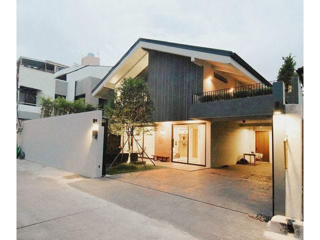 PJD06 ขายบ้านเดี่ยว 2 ชั้น สไตล์โมเดริน มีสระว่ายน้ำ ใกล้บีทีเอสพระโขนง สุขุมวิทย์ 65 เข้าออกได้ทั้ง เอกมัยซอย 10 และปรี