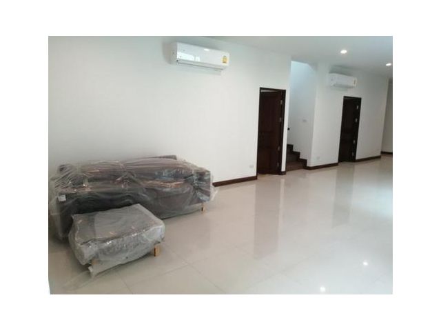 ให้เช่า บ้าน สวนหลวงร.9  5 นอน จอดรถ3คัน