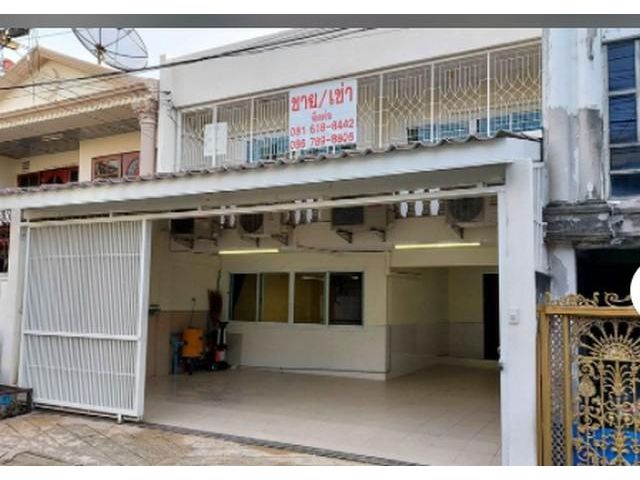N611 ให้เช่าและขาย ทาวน์โฮม 2 ชั้น นราธิวาส 24 สาธุประดิษฐ์ 19 เนื้อที่ 27 ตรว มี 4 ห้องนอน 2 ห้องน้ำ  จอดรถ 2 คัน   ค่า