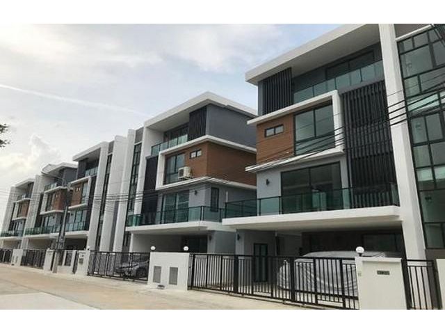 ให้เช่าโฮมออฟฟิศ 4ชั้น 440 ตรม. เดอะเบส กิ่งแก้ว19