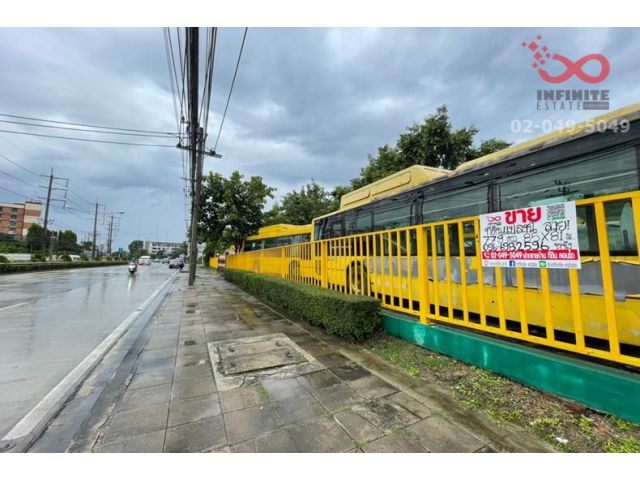 ขายที่ดินแปลงมุมพร้อมสิ่งปลูกสร้าง 779 ตารางวา แยกร่มเกล้า-สุวินทวงศ์