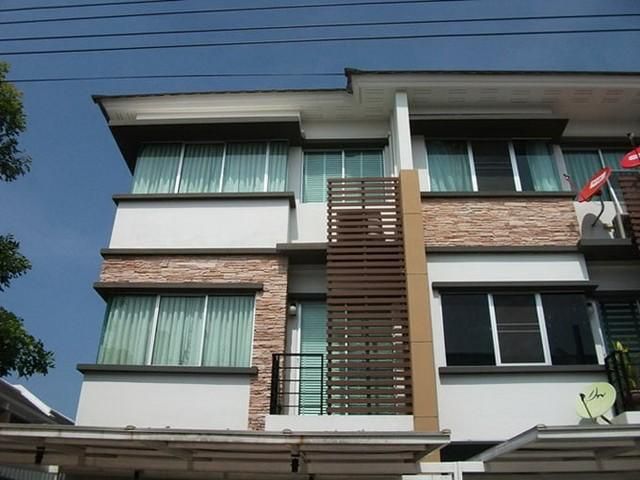 ขายหรือให้เช่าทาวน์โฮม 3 ชั้น หลังมุม หมู่บ้านทาวน์พลัส พระราม9 กรุงเทพกรีฑาซอย 7 หัวหมาก เหมอพพักอาศัย