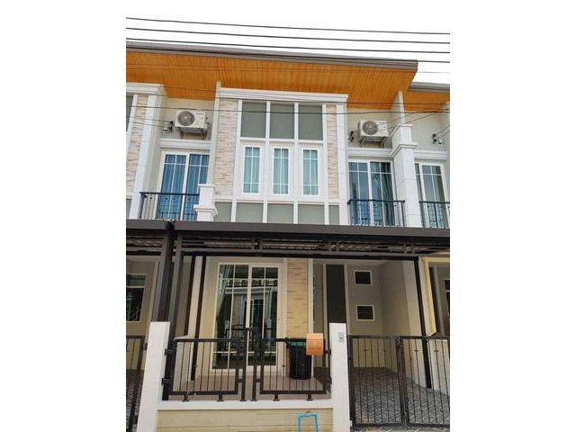 ให้เช่าทาวน์เฮาส์ 2 ชั้น หมู่บ้านโกลเด้นทาวน์ บางนา- สวนหลวง สไตล์อังกฤษ ติดถนนเลียบมอเตอร์เวย์ ใกล้ห้างMegaบางนา