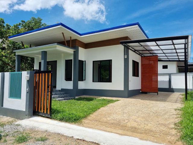ขายบ้านสร้างใหม่ ใกล้โรงแรมโฟว์ซีซั่น ราคา 1.79ล้าน