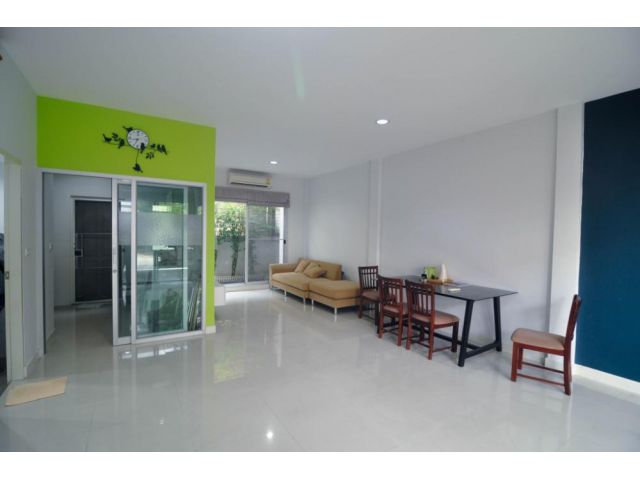 ให้เช่าทาวน์เฮ้าส์ 2 ชั้น หมู่บ้านVista180 รัชวิภา