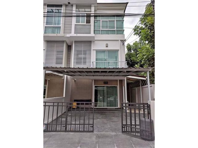 POR ให้เช่าทาวน์โฮม 3 ชั้น หมู่บ้าน เดอะ เมทโทร พระราม 9The Metro Rama 9-มอเตอร์เวย์ หลังมุม ตกแต่งสไตล์โมเดิร์น ใกล้ มห