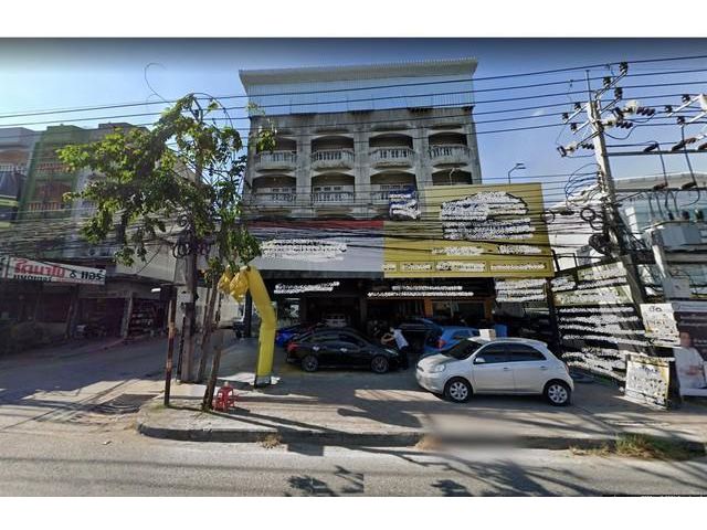 โกดังพร้อมShowroom  ติดถนนศรีนครินทร์ ย่านศรีด่าน