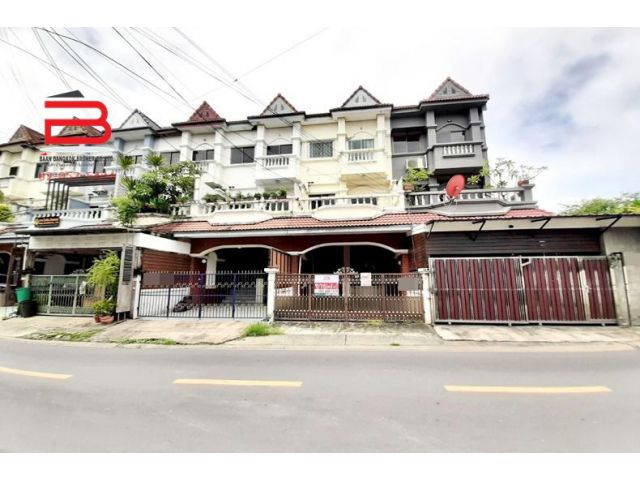 ทาวน์โฮม 4 ชั้น สตรีวิทยา 2 ซอย 10 เนื้อที่ 28.8 ตรว. มี 4 นอน 5 น้ำ ถนนสตรีวิทยา 2 เขตลาดพร้าว