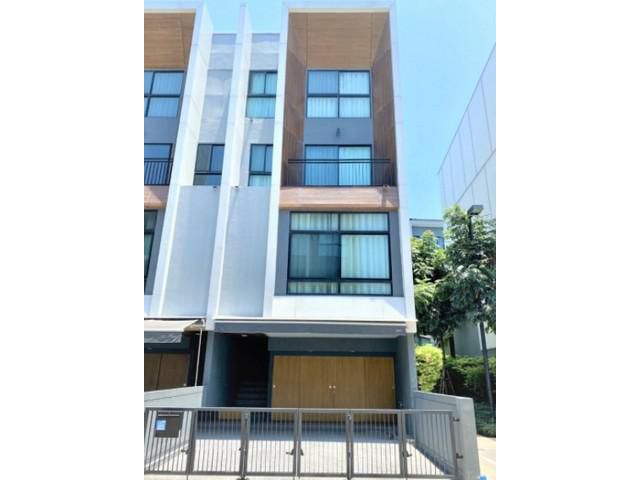 ขายทาวน์โฮม Luxury 3.5 ชั้น Arden พัฒนาการ 20
