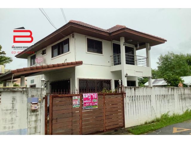 บ้านเดี่ยว 2 ชั้น หลังริม โครงการ เทพนครนิเวศน์ เนื้อที่ 52 ตรว. มี 4 ห้องนอน 2 ห้องน้ำ เขตสายไหม