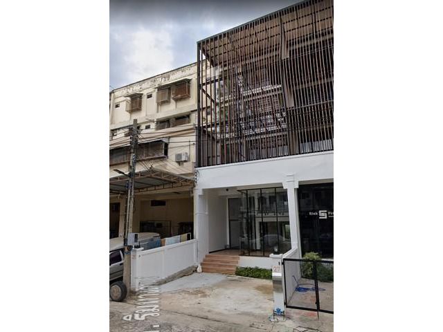 PB21 ให้เช่า ขายทาวน์โฮม 4.5 ชั้น สุขุมวิท 62 ใกล้BTSปุณณวิถี และBTSบางจาก และถนนสุขุมวิท เหมาะทำออฟฟิศ
