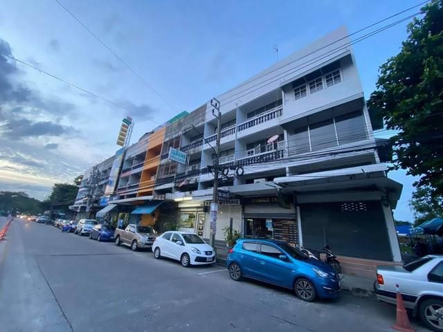 ให้เช่าอาคารพาณิชย์ 3.5 ชั้น ซอยเสรีไทย 57