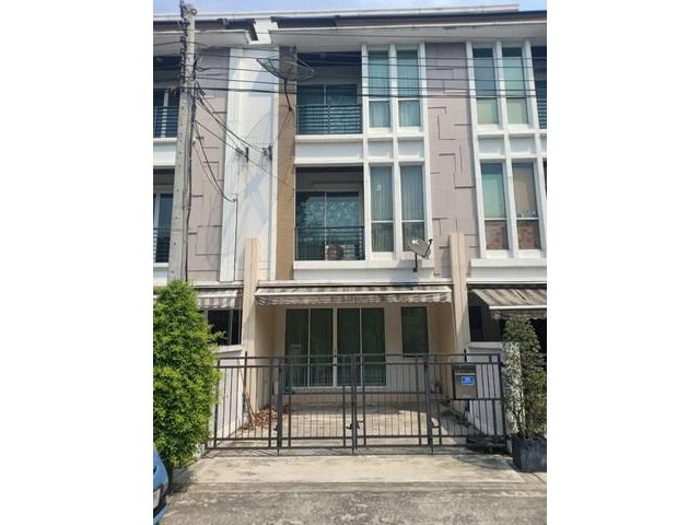 ให้เช่าทาวน์เฮ้าส์ 3 ชั้นบ้านกลางเมือง S-Sense