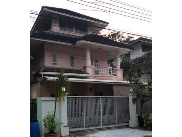 PR764ให้เช่าบ้านเดี่ยวโครงการดิเอมเมอร์การ์เดน 3 ชั้น ทวีวัฒนา 16 มีเฟอร์นิเจอร์บางส่วน ราคาเช่า 20,000 เดือน