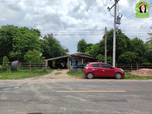 บ้านพร้อมที่ดินเกือบ 2 ไร่ อ.สิรินธร เพียง 750,000.-