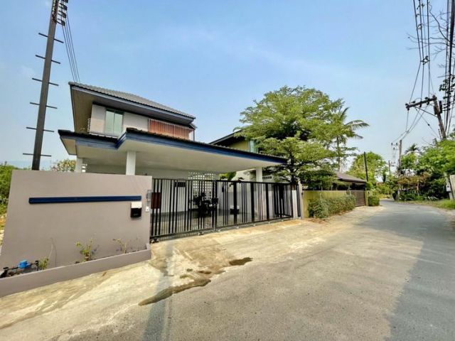 ขายบ้านใหม่ใกล้ตัวเมืองเชียงใหม่ 2 กม. จากสนามกอล์ฟลานนา ถ.โชตนา