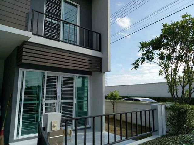 ทาวน์เฮาส์ 2 ชั้นหมู่บ้านอารียา เดอะ คัลเลอร์ส
