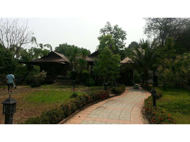 ขายบ้านสวนสไตล์ รีสอร์ตอันแสนร่มรื่น บนทำเลสวย สะดวกสบายทุกการเดินทาง เมืองร้อยเอ็ด โทร 064 789 8923
