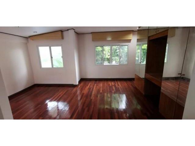 PF04 ขายบ้านเดี่ยว 2 ชั้น หมู่บ้านปรีชา ซอยนวมินทร์ 65 ใกล้เดอะมอลล์บางกะปิ อายุบ้านประมาณ 30 ปี บ้านหันหน้าทางทิศเหนือ