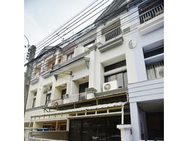 ขายด่วน ทาวน์เฮ้าส์บ้านกลางเมือง รัชดา-เหม่งจ๋าย