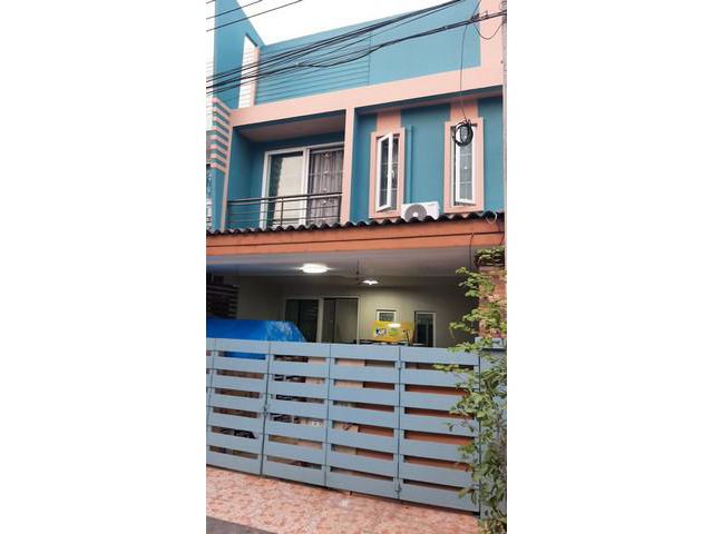 ทาวน์เฮาส์ 2 ชั้น 21.3 ตร.วา สภาพดีพร้อมอยู่