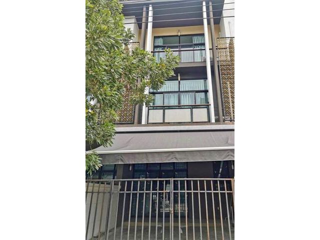 ให้เช่าทาวน์โฮม 3 ชั้น หมู่บ้านฟลอล่า วงศ์สว่าง