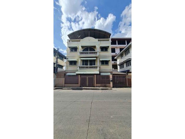 ให้เช่าโฮมออฟฟิศ 300 ตรม. ใกล้สวนหลวง ร.9