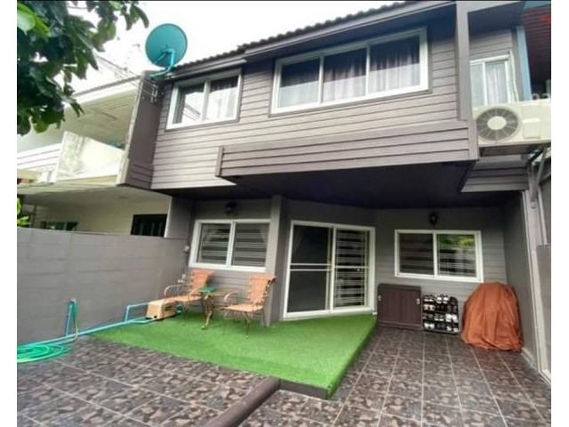 ขายด่วนบ้านแฝด หมู่บ้านป.ธนานิเวศน์ ถนนเสนานิคม1 แยก 28