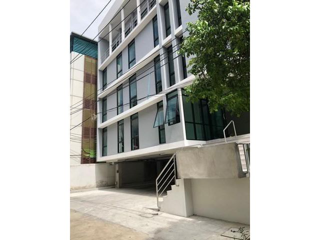 ให้เช่าโฮมออฟฟิศ 6 ชั้น รีโนเวทใหม่พร้อมใช้งาน ย่านนวลจันทร์