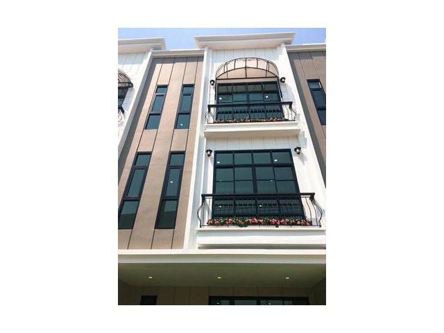 ss109ให้เช่า ทฮ 3ชั้น อิเธอร์นิตี้ ทาวน์ พริมโรส