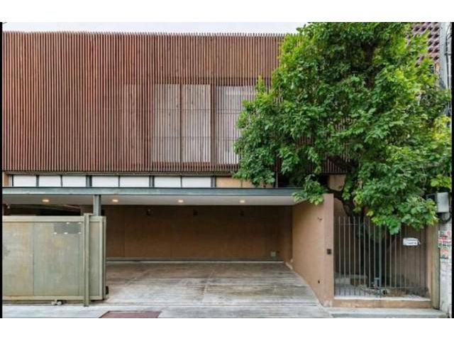 บ้านเดี่ยว 3 ชั้น พร้อมสระว่ายน้ำระบบเกลือ