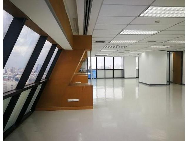 ให้เช่าพื้นที่สำนักงาน 188 ตรม. ติดถนน ย่านอารีย์