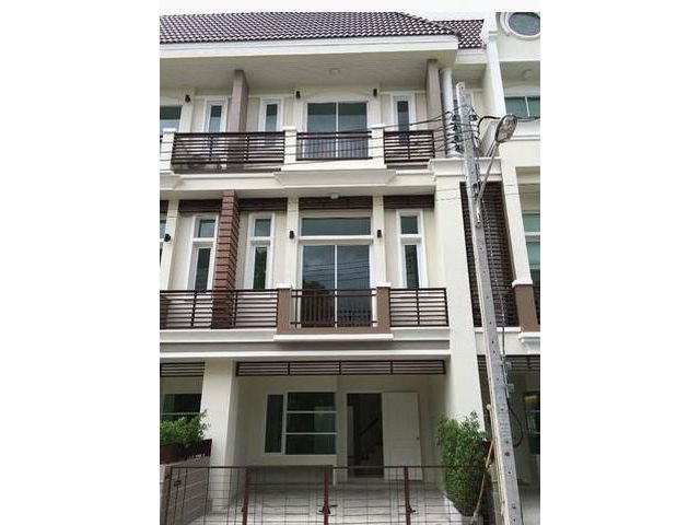 ให้เช่า ทาวน์โฮม 3ชั้น พรีเมียมเพลส9 สุคนธสวัสดิ์