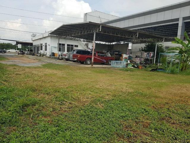 ขายที่ดิน พร้อมสิ่งปลูกสร้าง เป็น Office ติดถนนใหญ่ เดินทางสะดวก *ES03-0743*