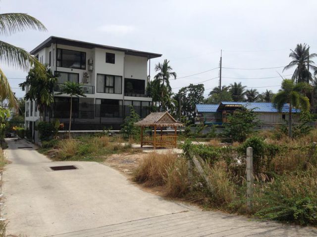ขายที่ดินใกล้ทะเลหาดกะหลิม ป่าตอง หน้าคอนโด The Privilege  เนื้อที่  71 ตร.วา ขาย 12.5 ล้าน