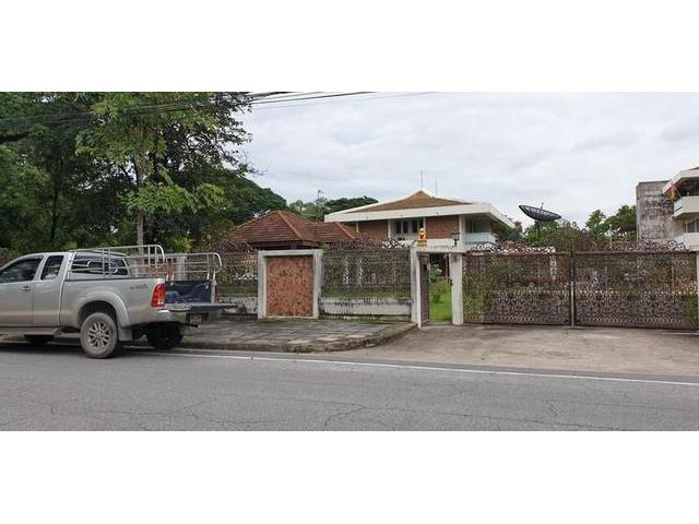 ขายบ้าน 305 ตรว.นวธานี ถนนเสรีไทย ภายในมีสนามกอล์ฟ