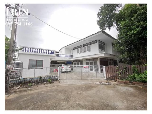 ขายถูก บ้านเดี่ยว นวมินทร์ ซอย ศรีบูรพา 10 เนื้อที่ 53 ตร.ว. 4 นอน 4น้ำ หลังริมด้านใน เงียบสงบ บ้านมีห้องพระใหญ่