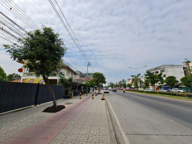PR914ขายที่ดิน ติดถนนใหญ่ เทพรักษ์ 576 ตร.ว. ถมแล้ว ใกล้รถไฟฟ้าสายหยุด พื้นที่สีส้ม