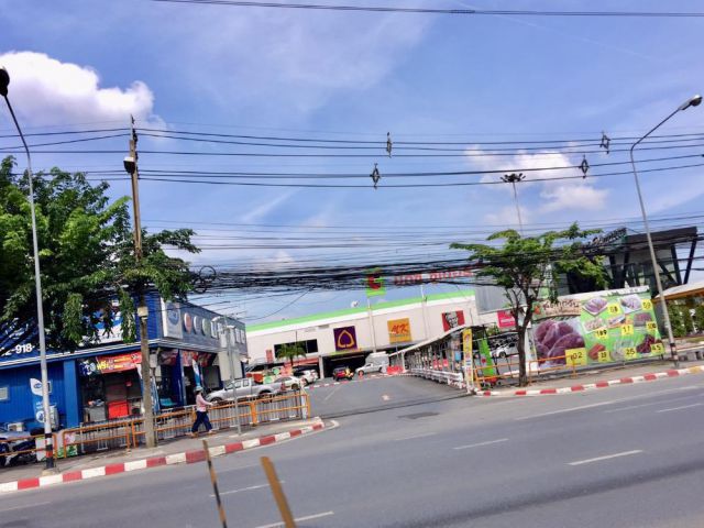 PR918 ขอเสนอขายที่ดิน 147 ตรว. เป็นที่ดินหน้ากว้างประมาณ 47  เมตร ปัจจุบัน ส่วนปลายสุดของที่ดิน ทางห้างบิ๊กซีเป็นผู้เช่า