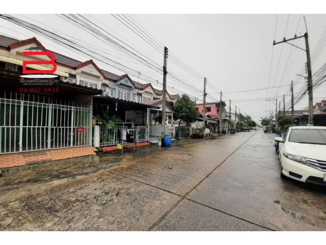 ทาวน์เฮาส์ 2 ชั้น โครงการ รุ่งเรืองเฮ้าส์ 1 เนื้อที่ 20.3 ตรว. มี 2 นอน 2 น้ำ อ.ลำลูกกา จ.ปทุมธานี